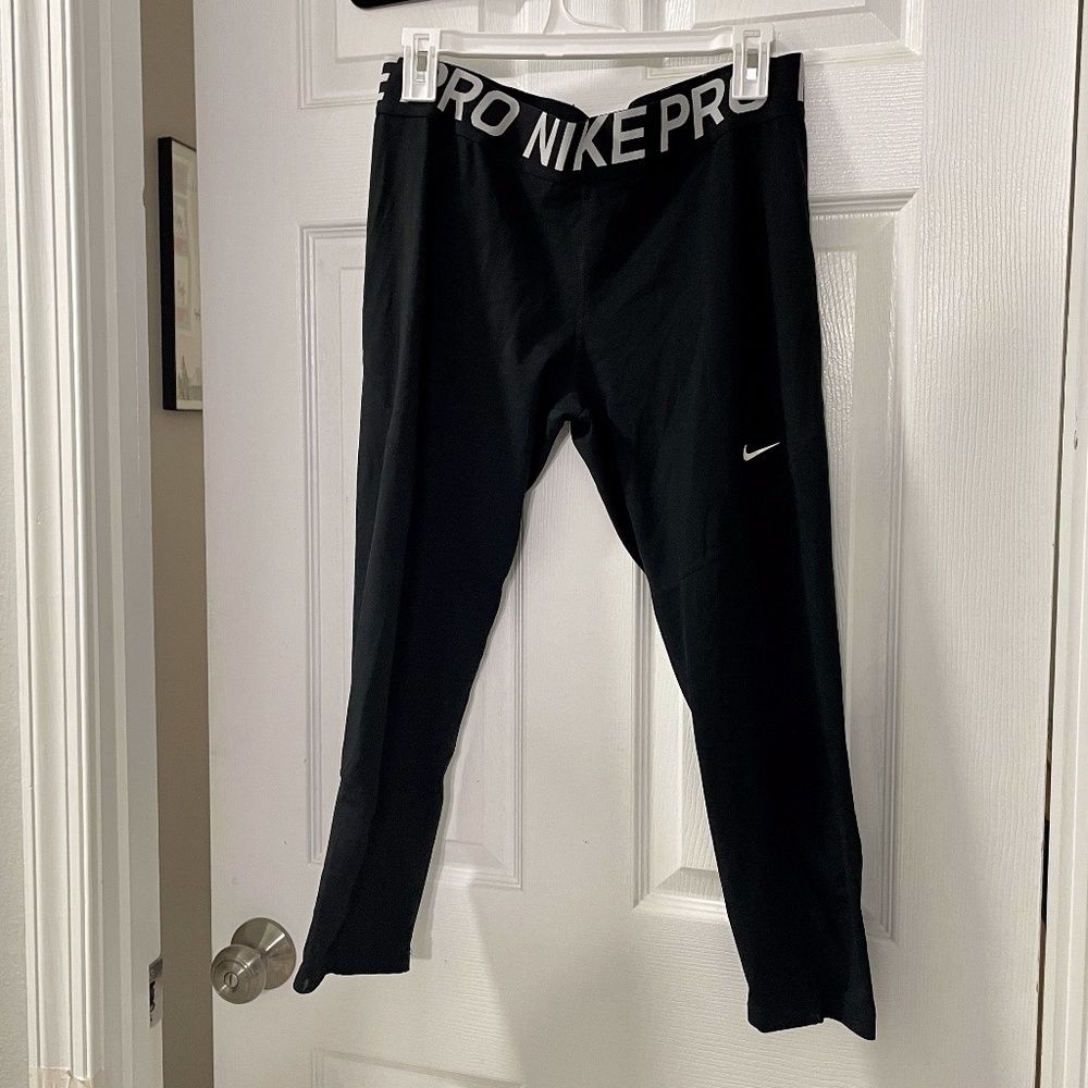 NWOT: Nike Pro Plus Size Dry-Fit Cropped / Capri Leggings in Black, XXL